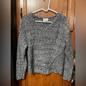 Universal Thread Black and White V-Neck Sweater